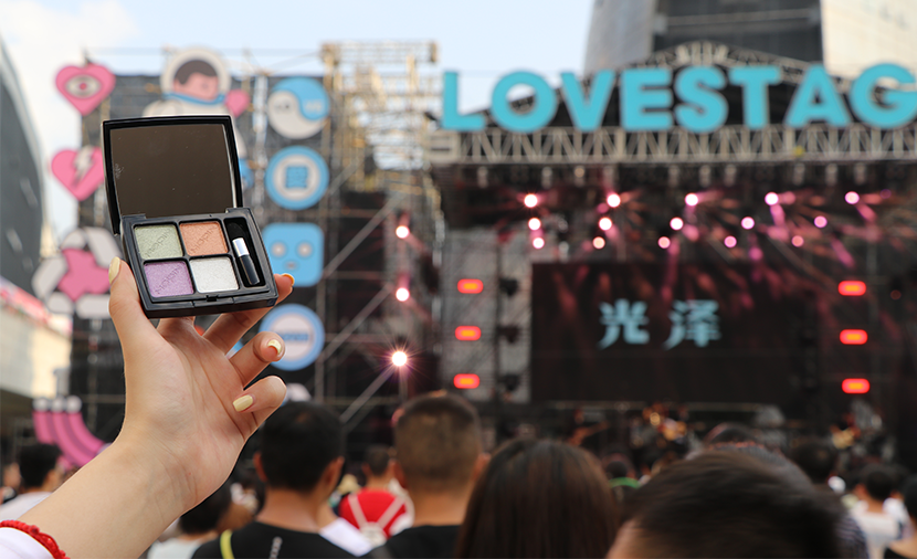 草(cǎo)莓音樂節(jie)快意當“黔”，不燃怎young！